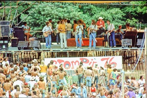 Stompin' 76 stage and fans